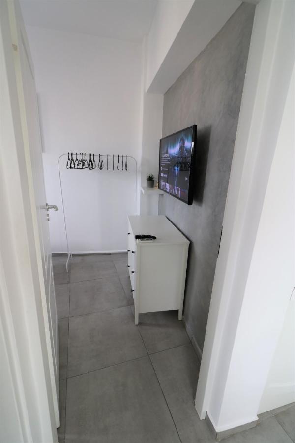 Serenity Heights Apartment: A Panoramic Haven Near Old Town - Free Minibar Bucharest Exterior photo