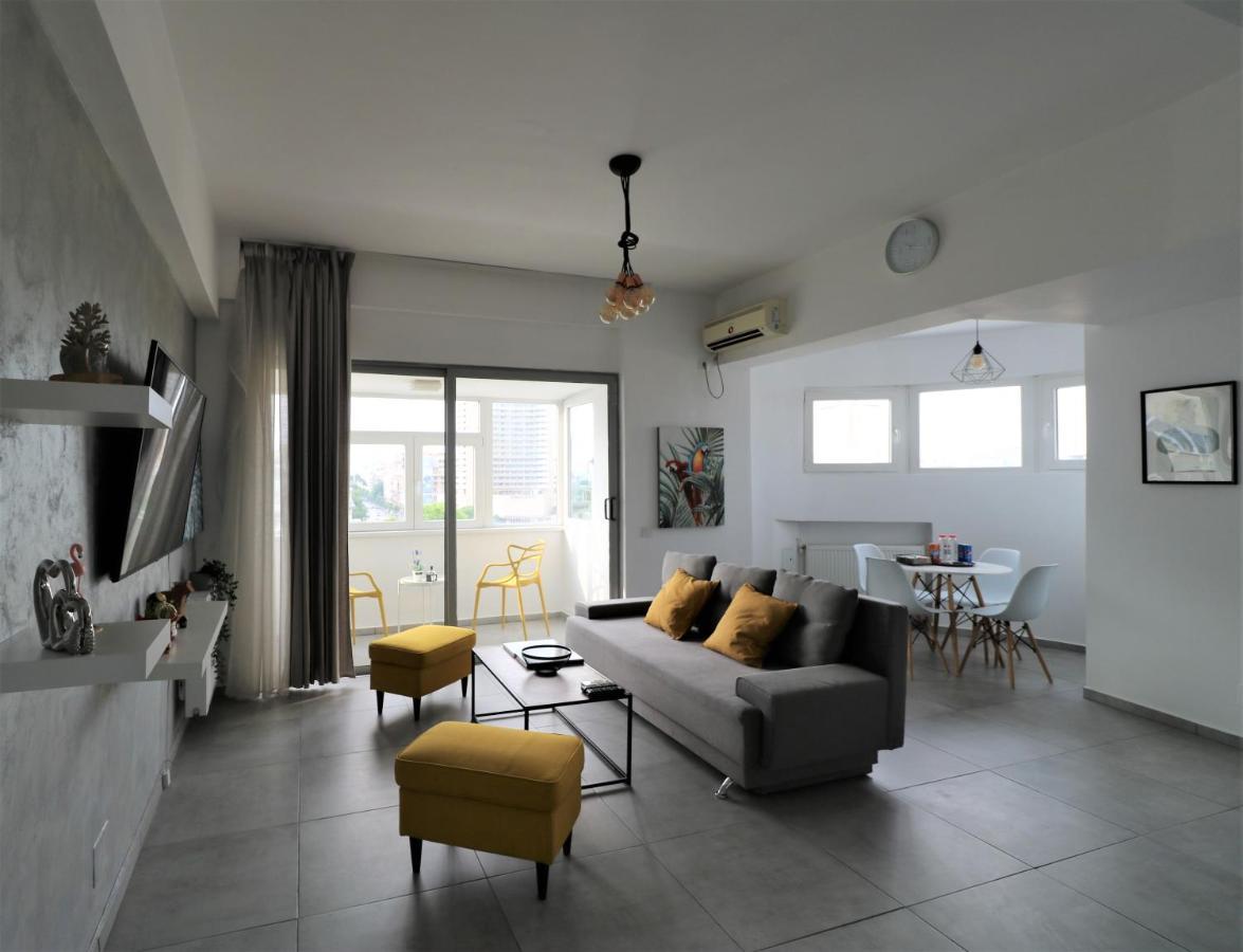 Serenity Heights Apartment: A Panoramic Haven Near Old Town - Free Minibar Bucharest Exterior photo