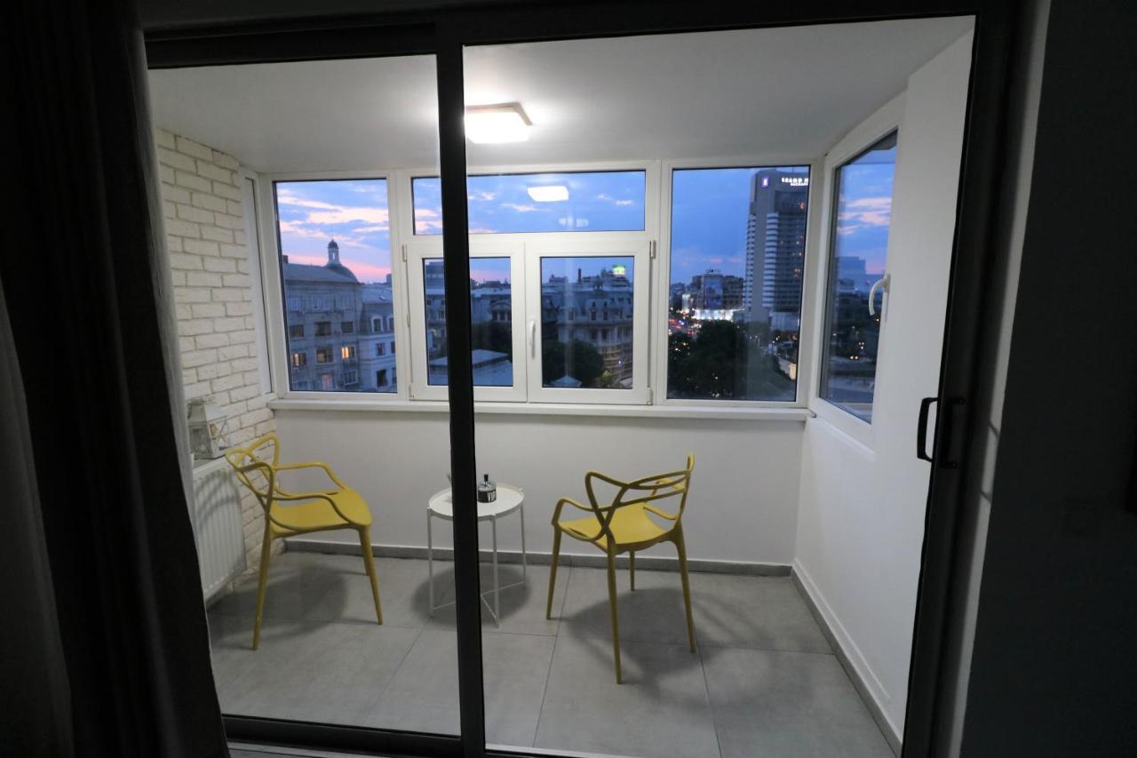 Serenity Heights Apartment: A Panoramic Haven Near Old Town - Free Minibar Bucharest Exterior photo