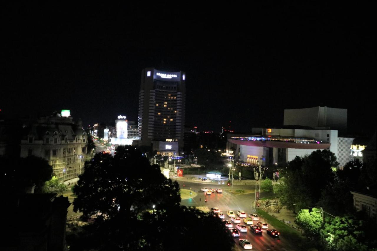 Serenity Heights Apartment: A Panoramic Haven Near Old Town - Free Minibar Bucharest Exterior photo