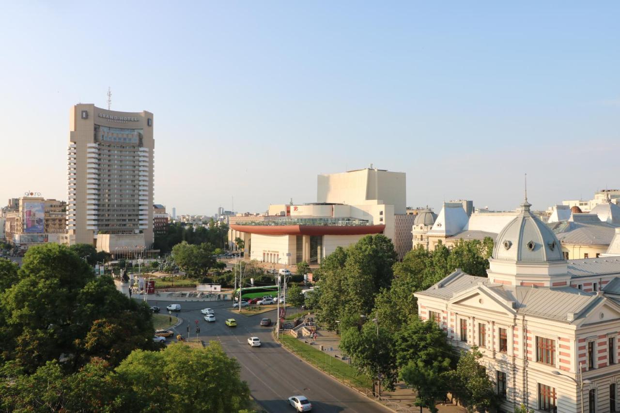 Serenity Heights Apartment: A Panoramic Haven Near Old Town - Free Minibar Bucharest Exterior photo